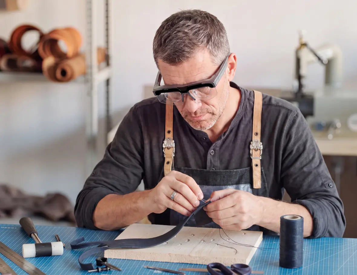 Detailed craft work with VIVIFoCAL